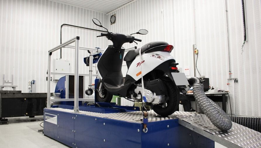 Essais dynamiques sur banc à rouleau pour véhicule 2 roues avec le groupe 6NAPSE
